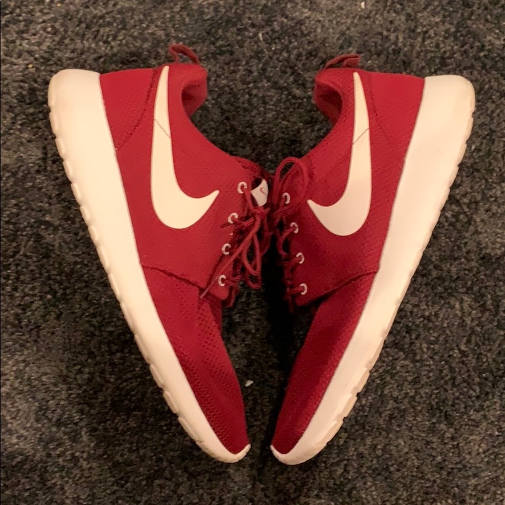 Nike Roshe Run “Cardinal Red”